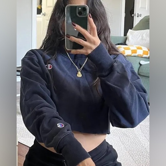 CHAMPION Cropped Raw Hem Navy Blue Crewneck Baggy Sweatshirt Sweater Top Sz M - Picture 6 of 16